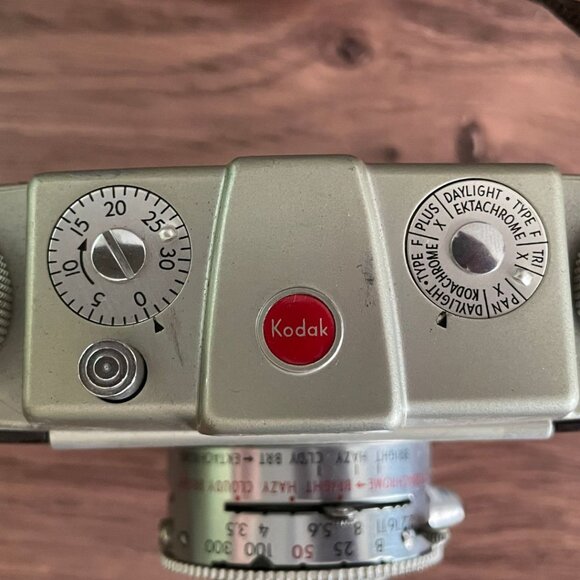 Vintage Kodak Pony 135 Camera with Leather Case (1950's) - Picture 7 of 16